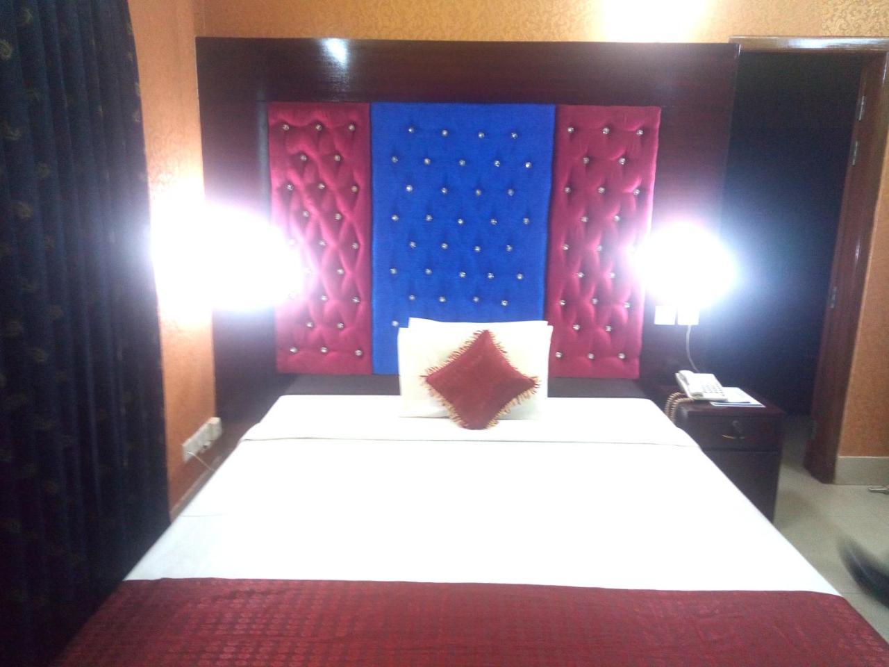 Hotel Lake View Plaza Dhaka Esterno foto