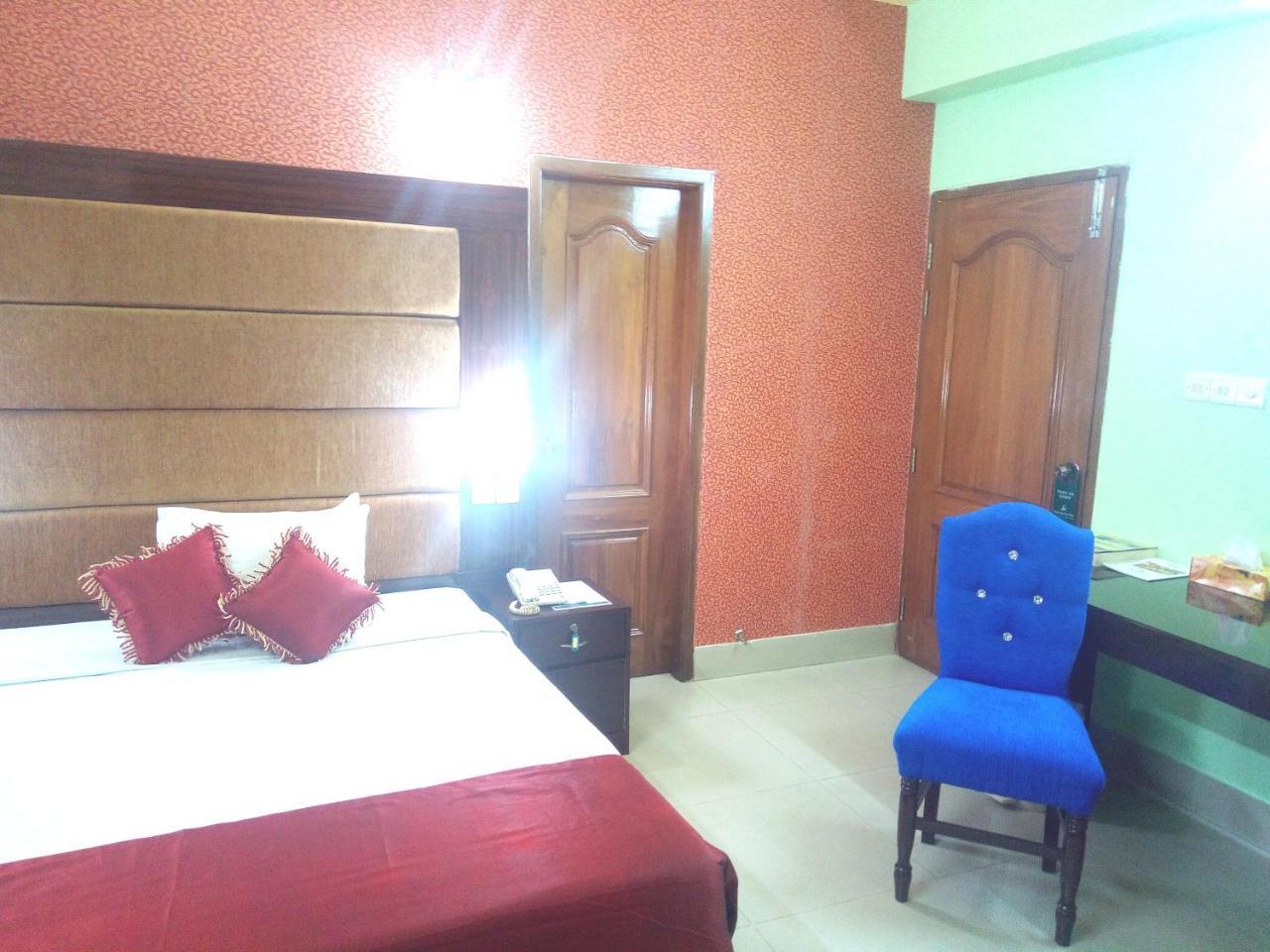 Hotel Lake View Plaza Dhaka Esterno foto