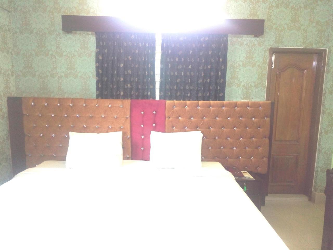 Hotel Lake View Plaza Dhaka Esterno foto