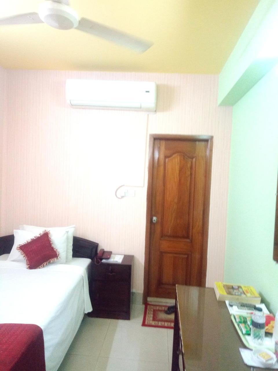 Hotel Lake View Plaza Dhaka Esterno foto